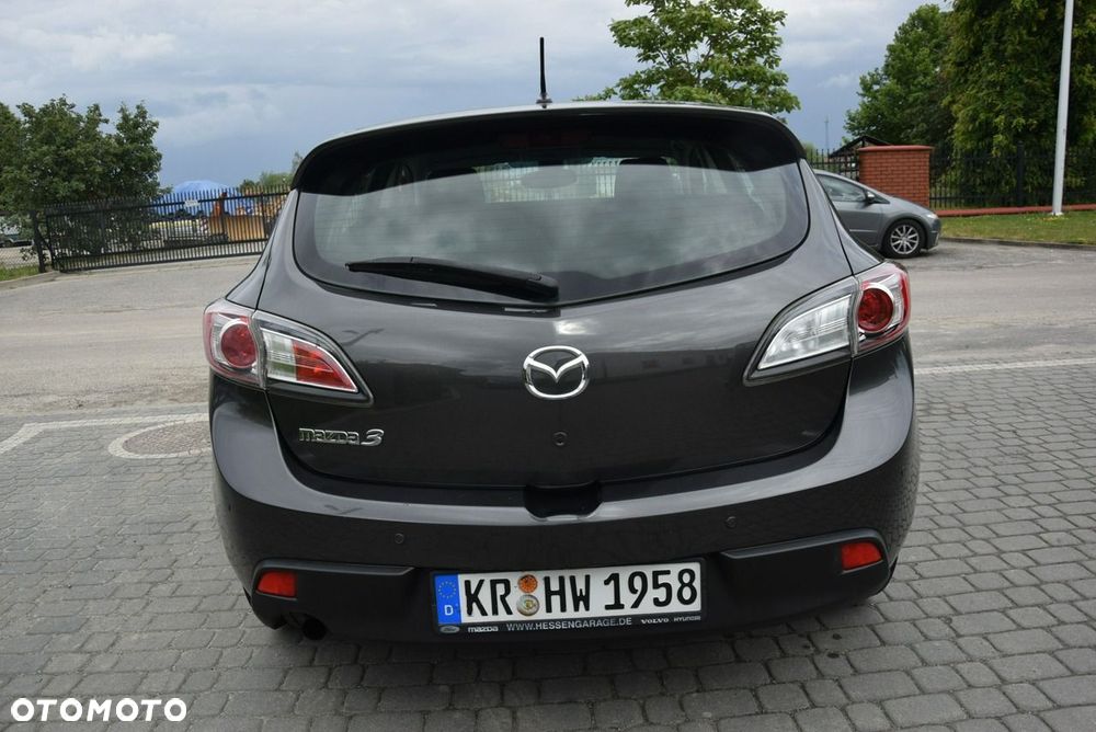 Mazda 3 1.6 Active + - 12