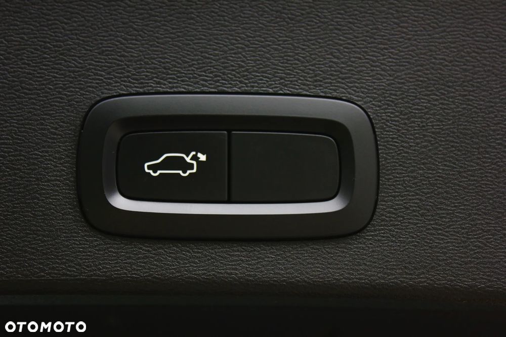 Volvo XC 40 T3 Momentum Pro - 36