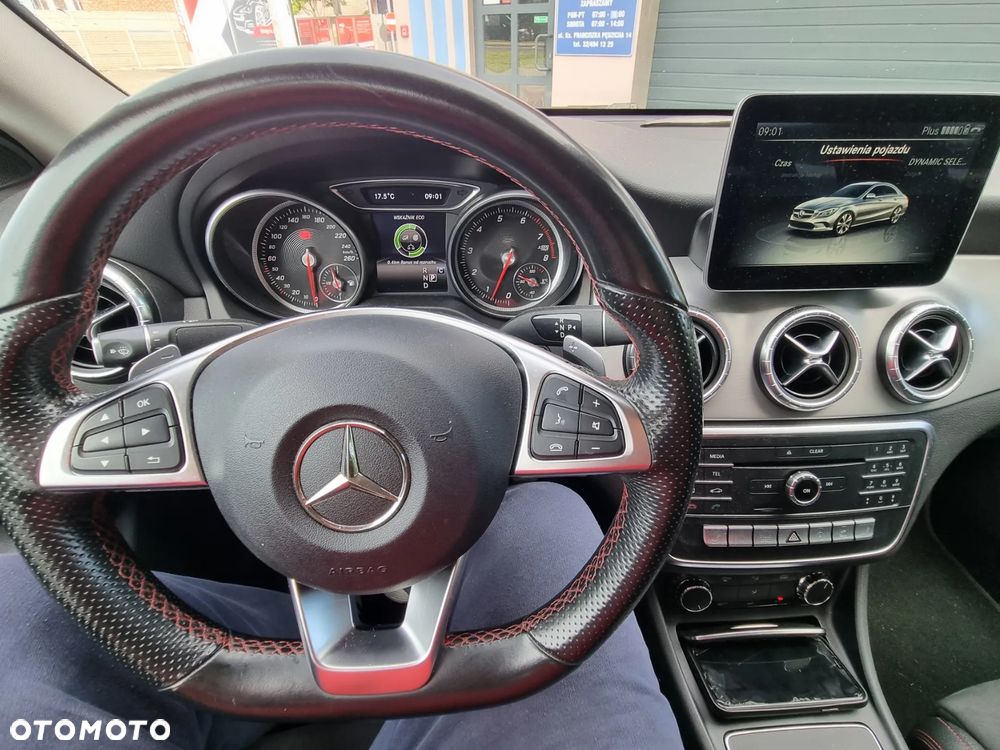 Mercedes-Benz CLA 200 AMG Line - 14
