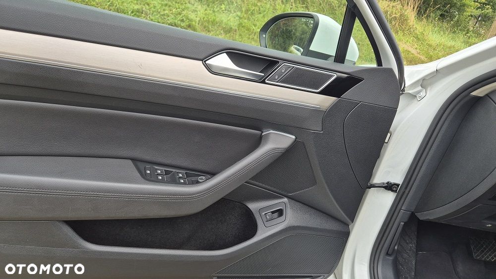 Volkswagen Passat - 11