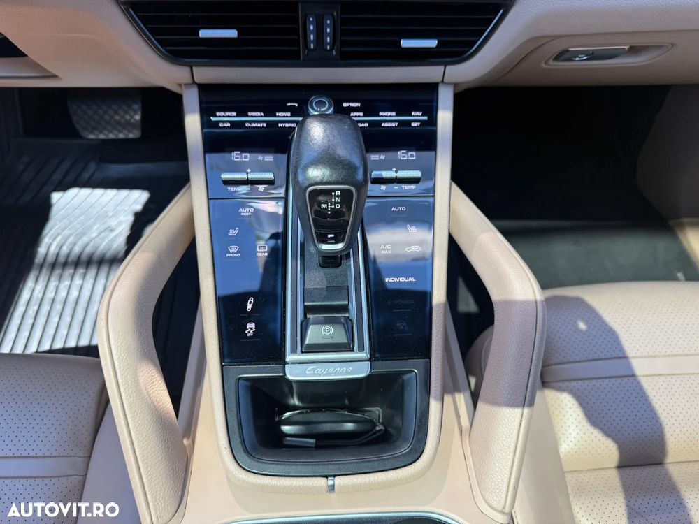 Porsche Cayenne - 14