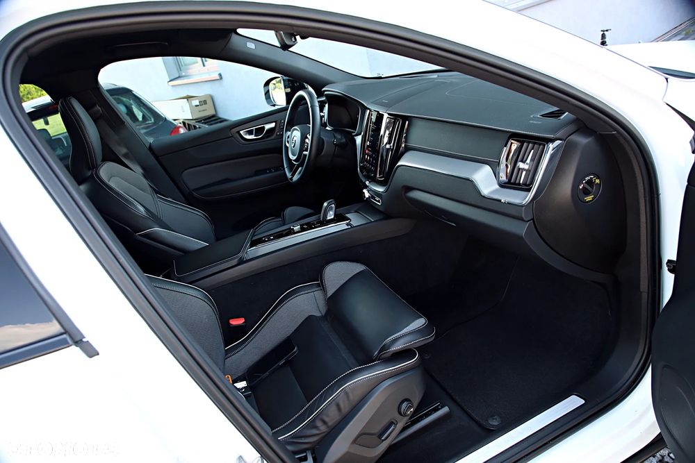 Volvo XC 60 B4 D AWD R-Design - 21