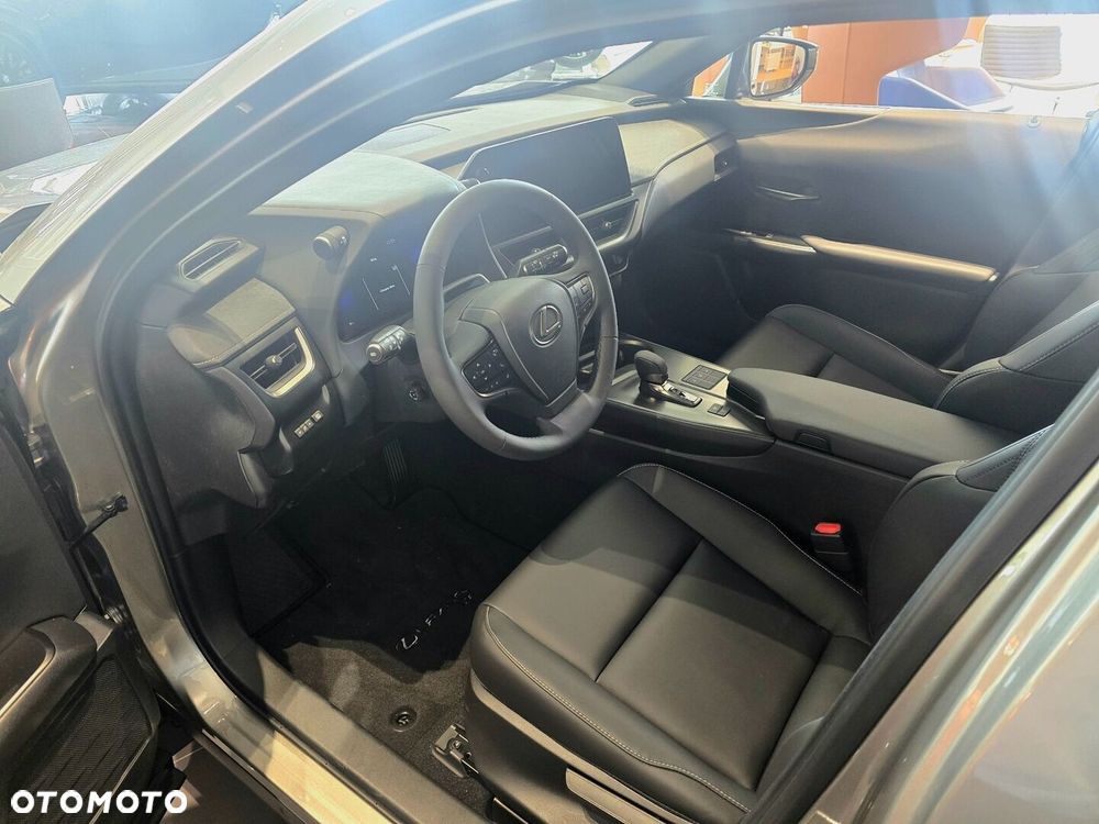 Lexus UX - 5