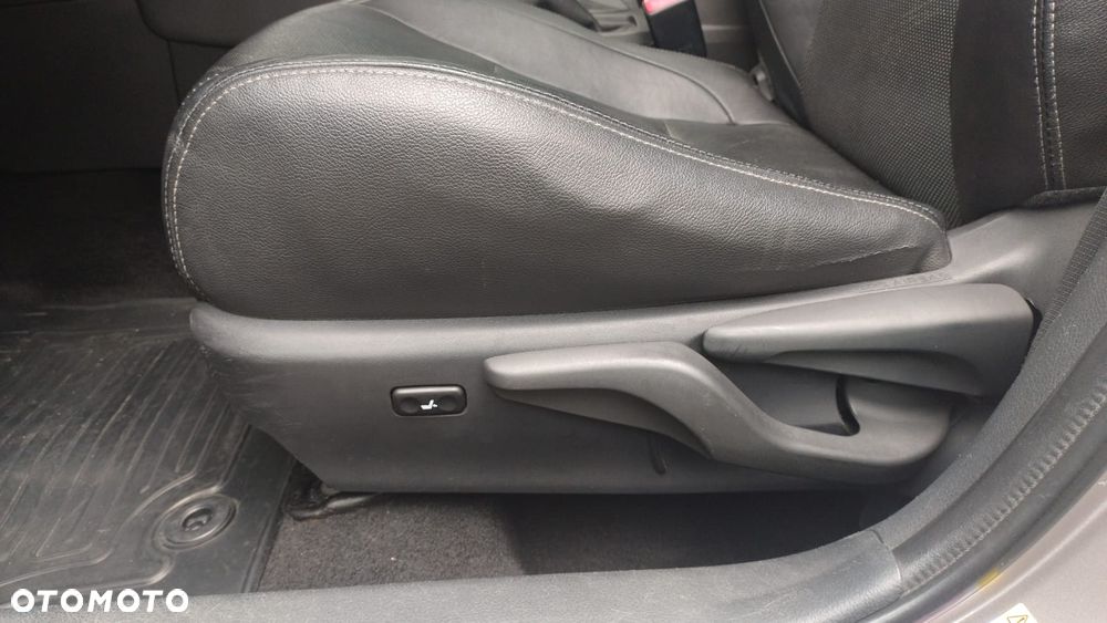 Toyota Auris 1.8 HSD Luna - 28