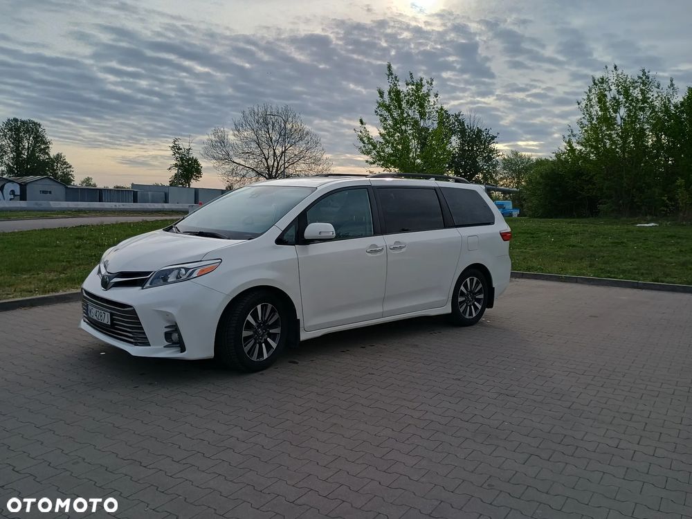 Toyota Sienna - 1