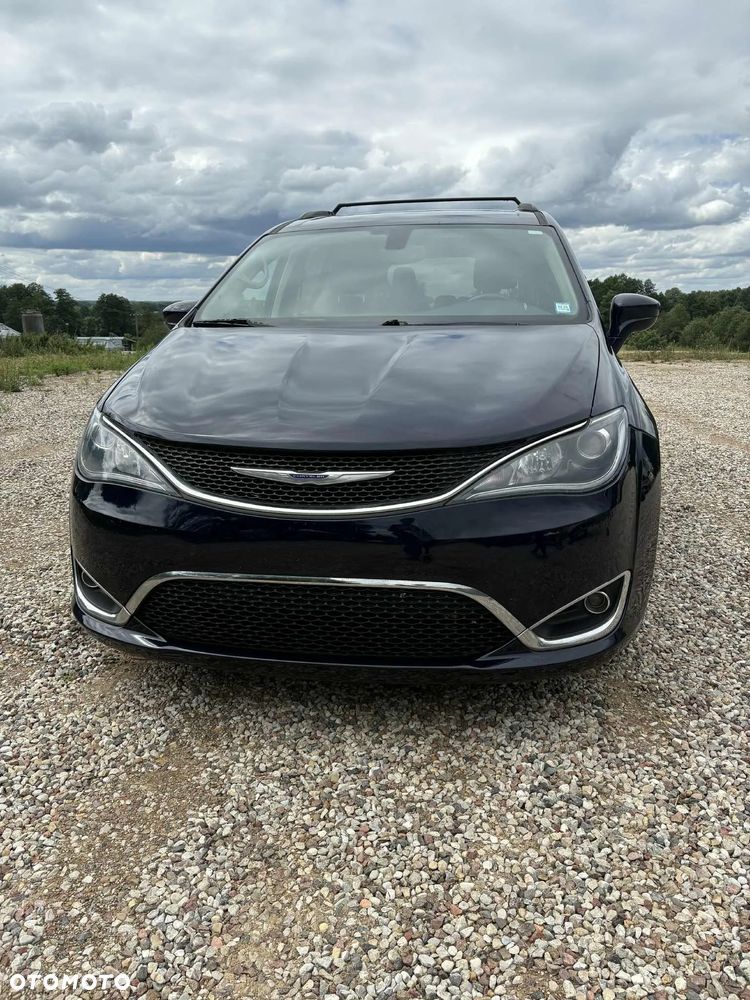 Chrysler Pacifica - 5