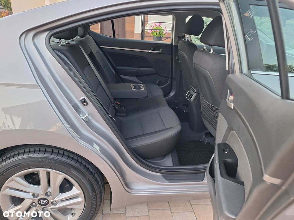 Hyundai Elantra 1.6 Style - 10