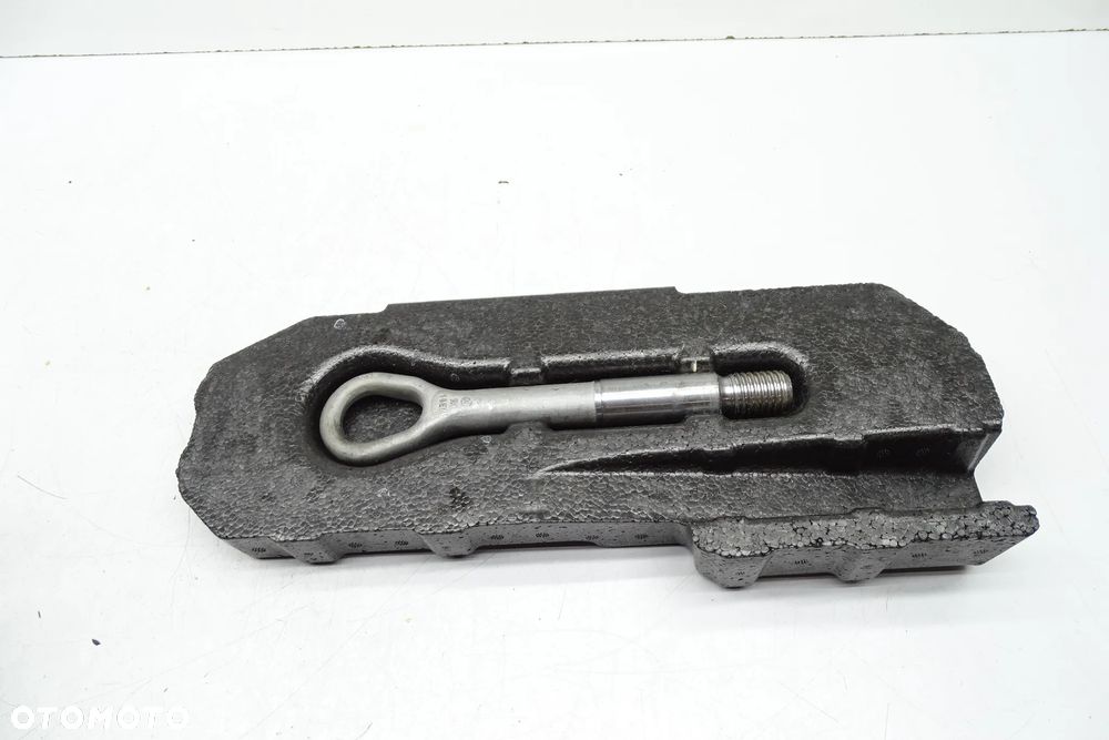 Mercedes C Klasa W205 Hak holowniczy A2058991000 - 1