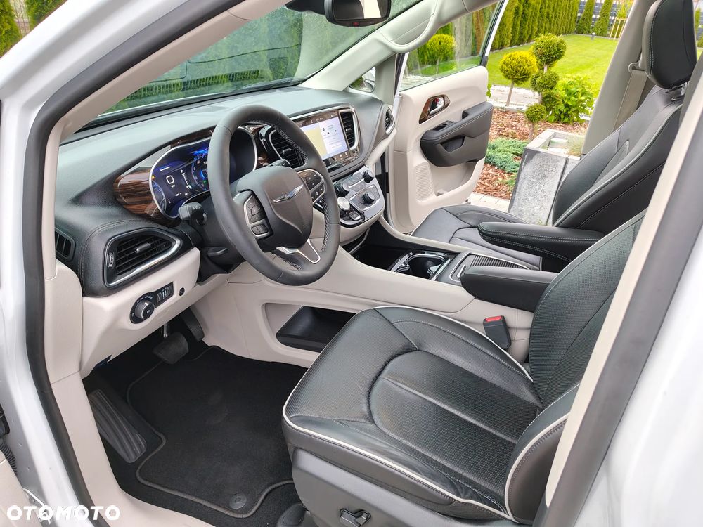 Chrysler Pacifica - 20
