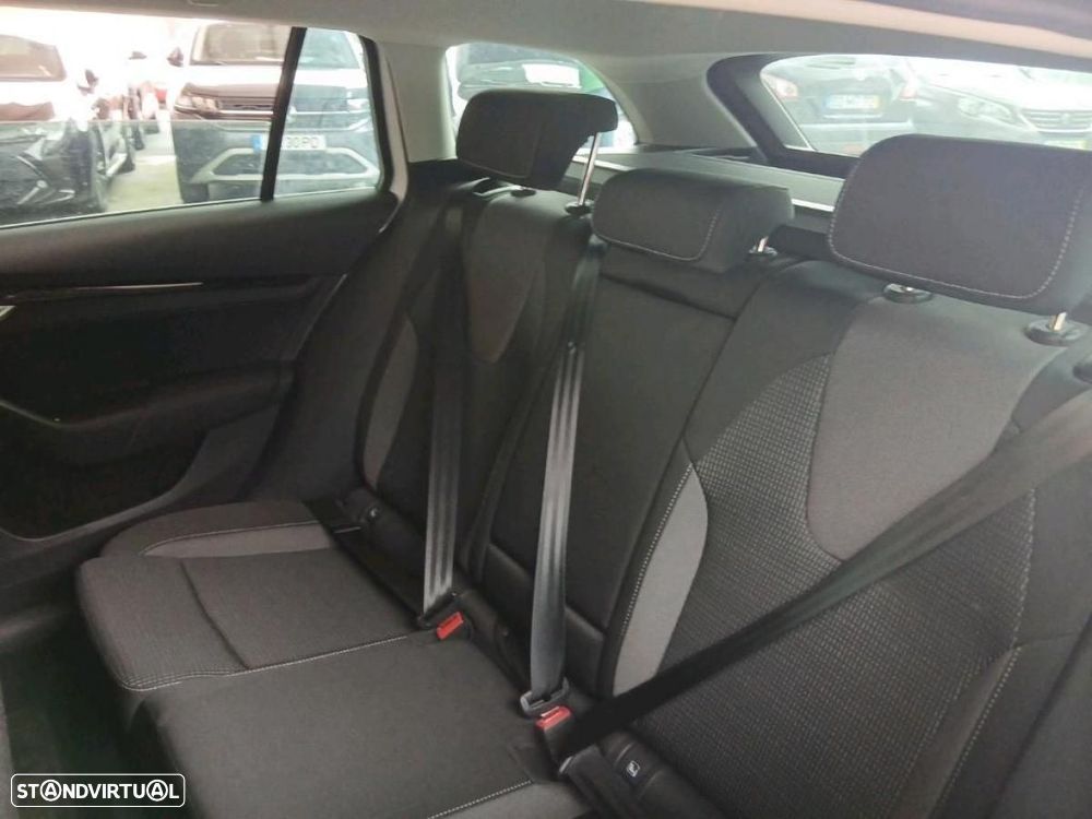 Skoda Octavia Break 2.0 TDI Ambition DSG - 4