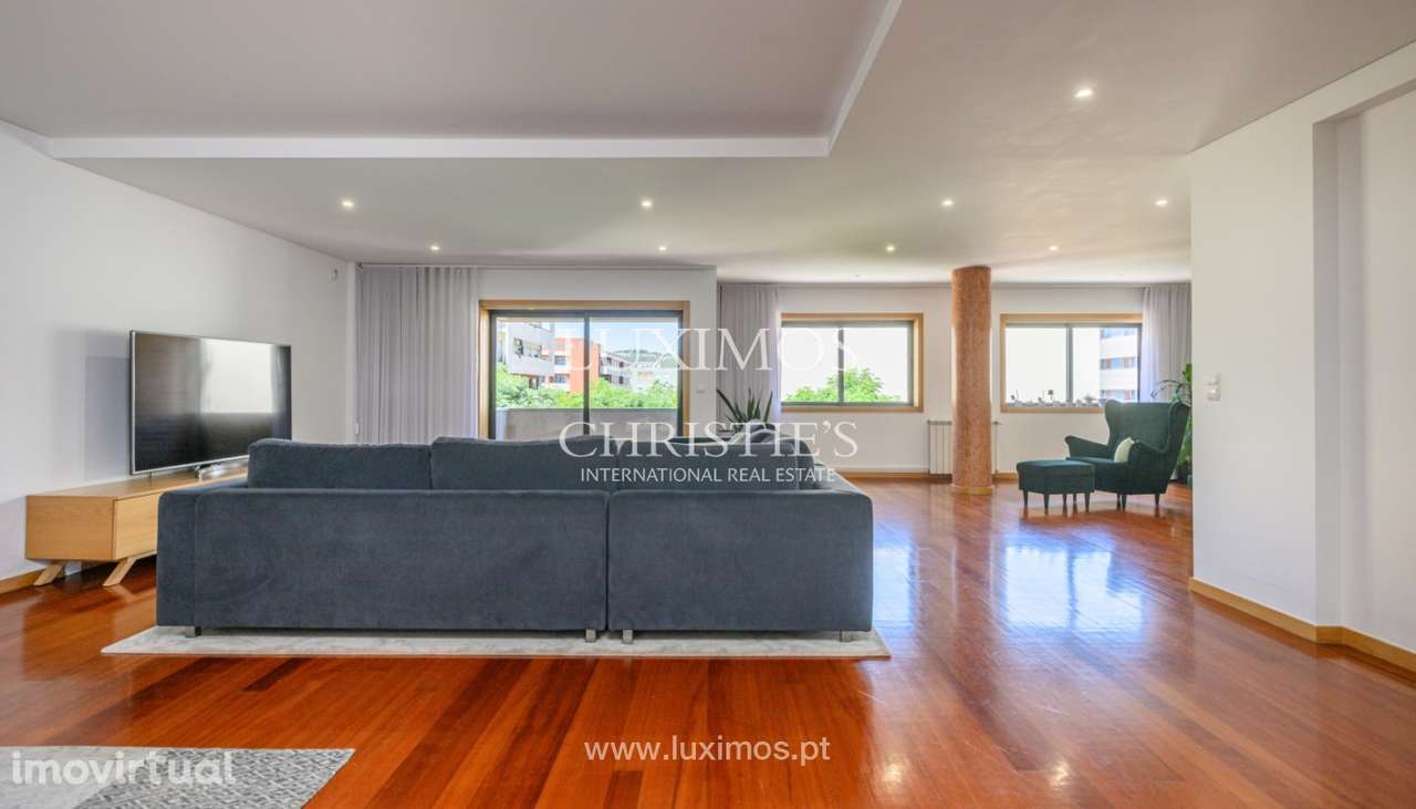 Apartamento T5 com varanda, para venda, em Braga - Grande imagem: 2/23