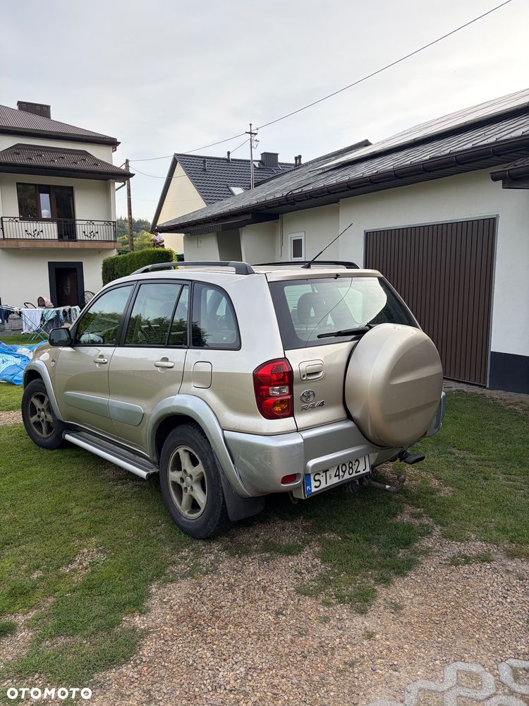 Toyota RAV4 2.0 D-4D 4x4 - 5