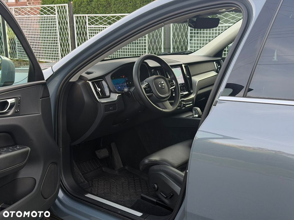 Volvo XC 60 B4 D AWD Plus Bright - 11
