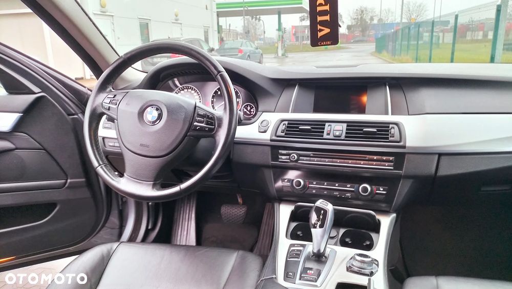 BMW Seria 5 520d xDrive - 8