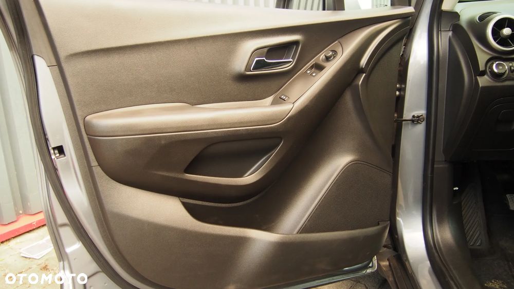 Chevrolet Trax 1.6 LS - 24