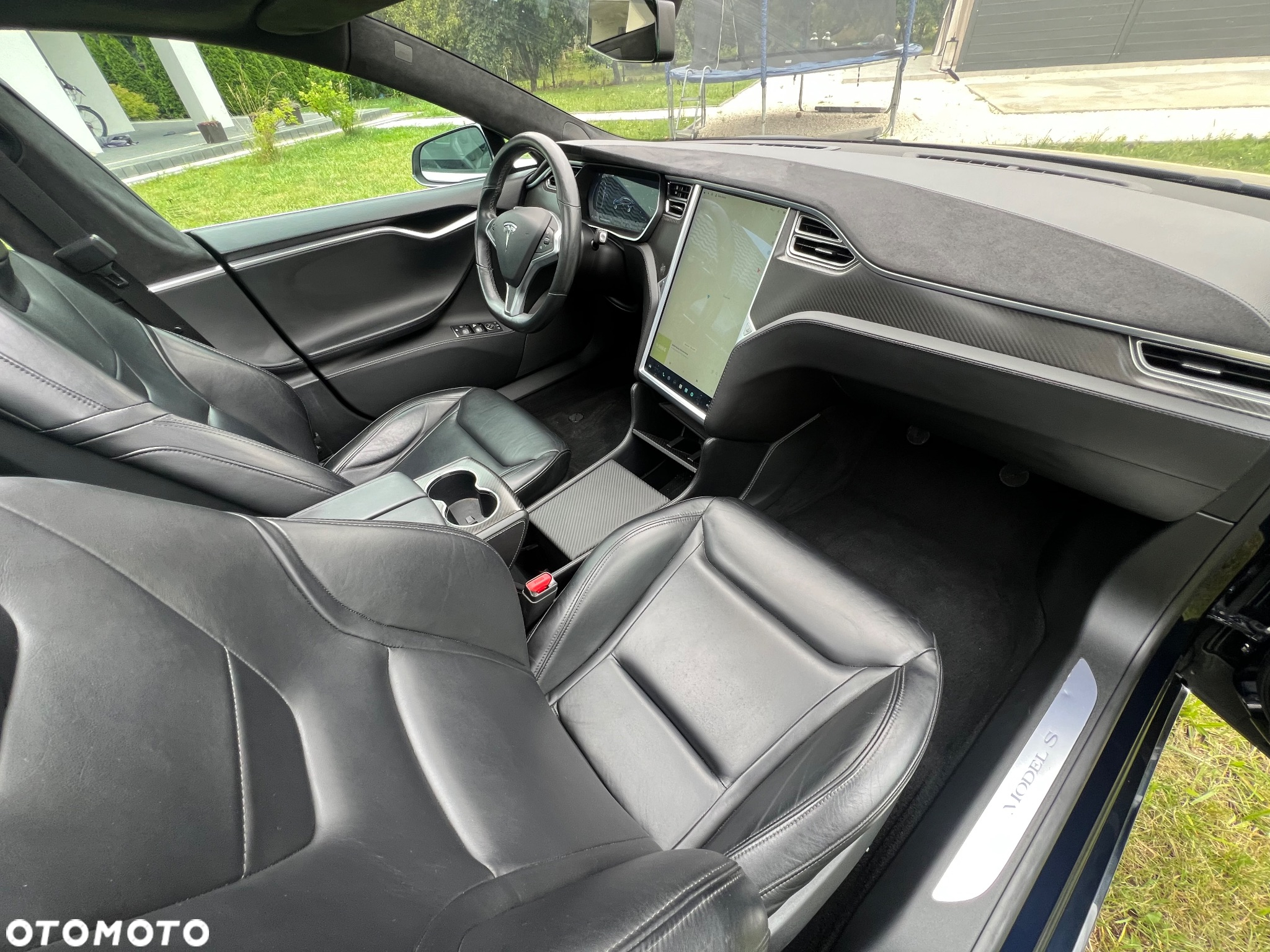 Tesla Model S Performance - 28