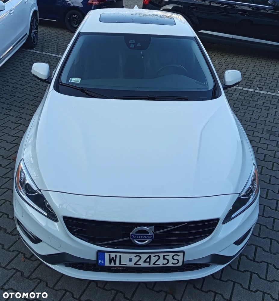 Volvo S60 T5 AWD R-Design - 1