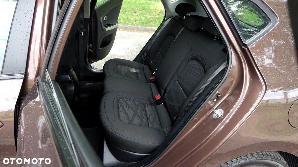Kia Ceed - 8