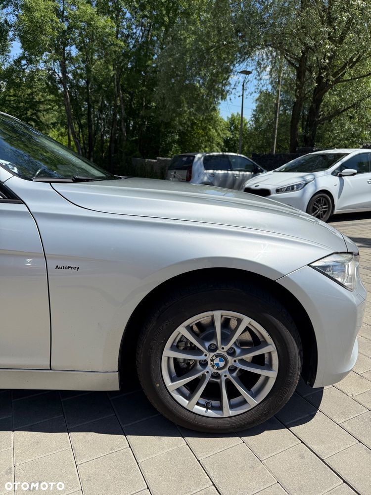 BMW Seria 3 318d Sport Line - 4