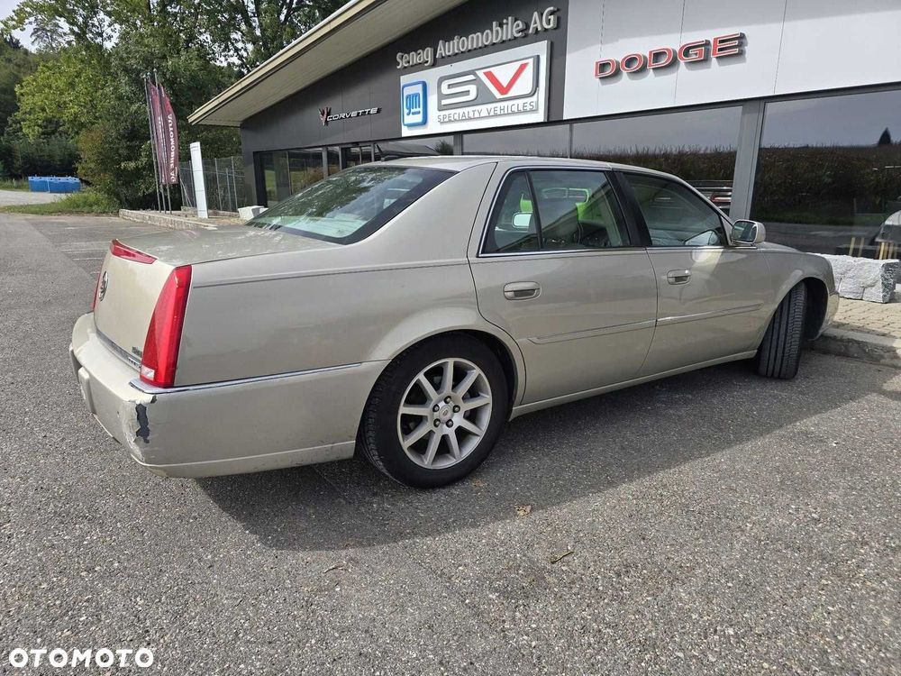 Cadillac DTS - 7