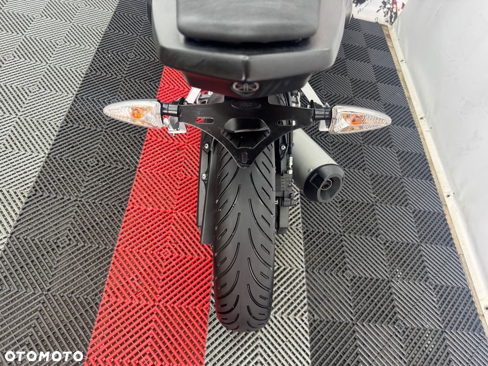 Yamaha MT - 19