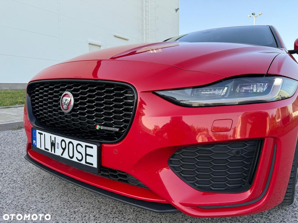 Jaguar XE 2.0 D180 R-Dynamic SE - 33