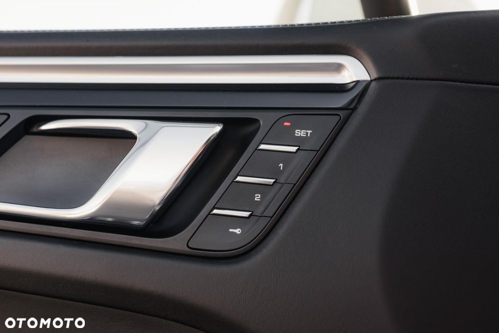 Porsche Macan S - 25