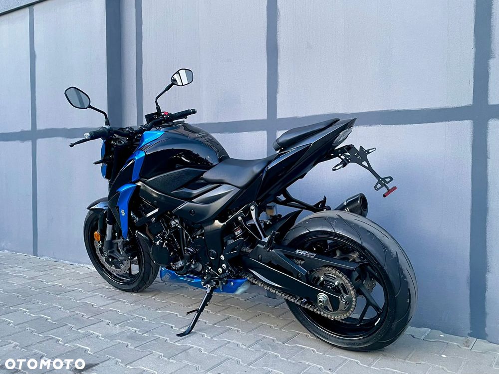 Suzuki GSX - 6