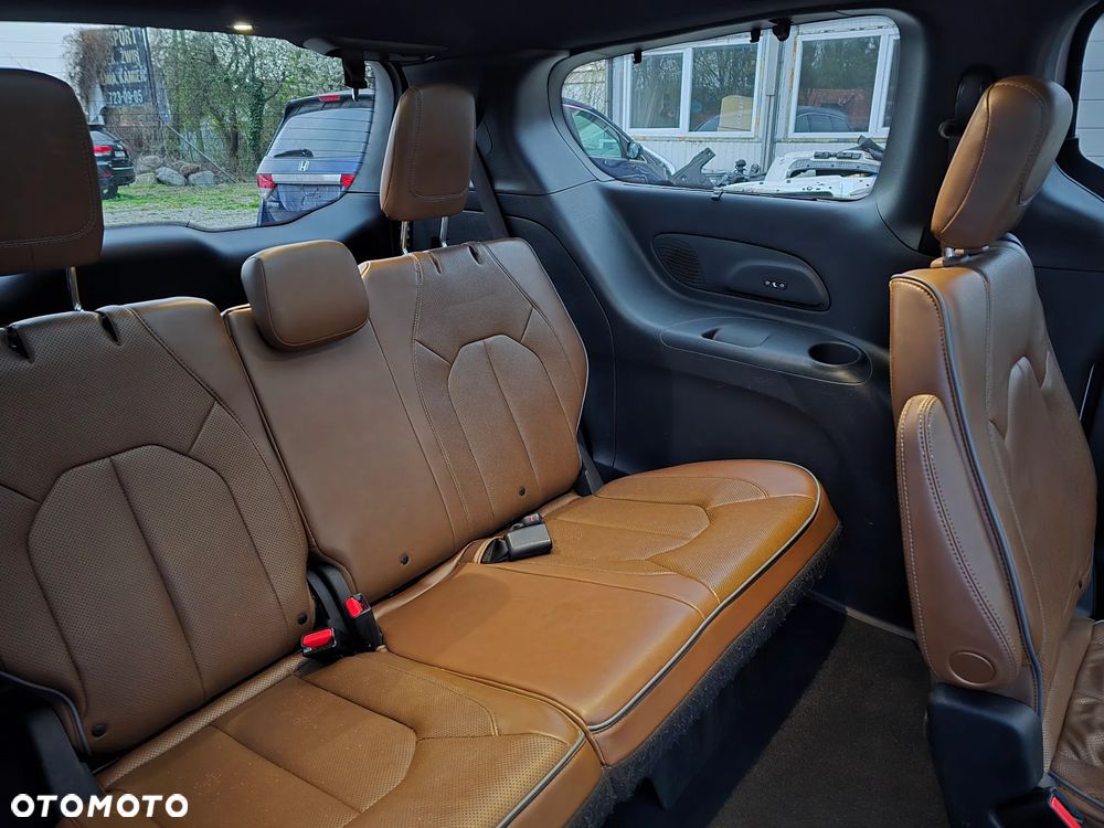 Chrysler Pacifica - 38