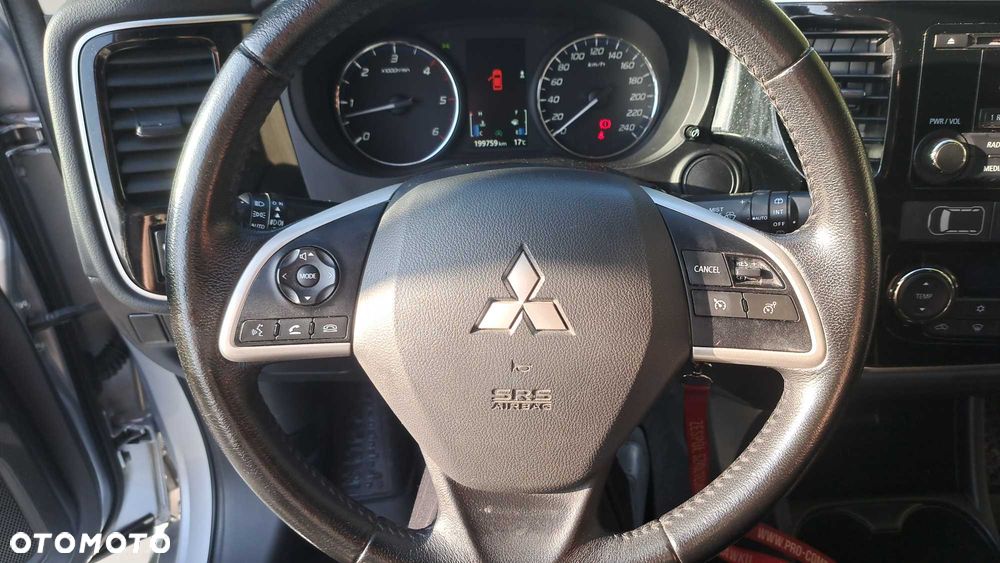 Mitsubishi Outlander - 6