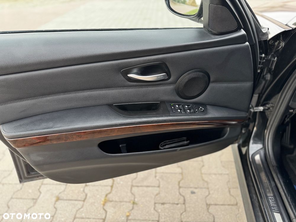 BMW Seria 3 335d DPF Edition Sport - 12