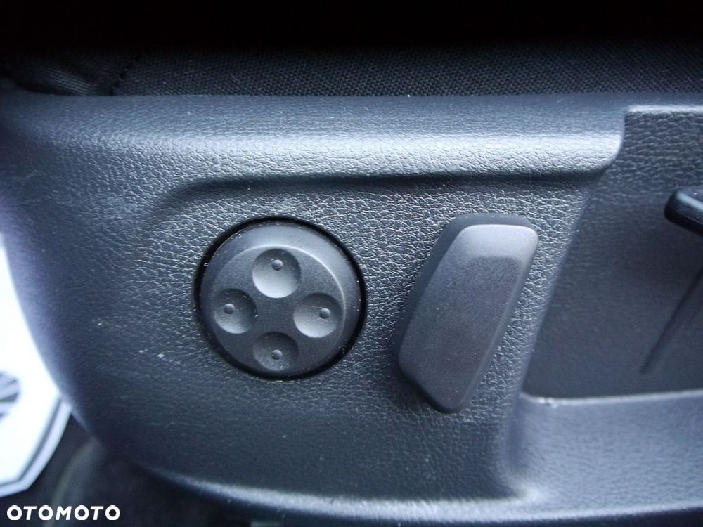 Volkswagen Passat - 32
