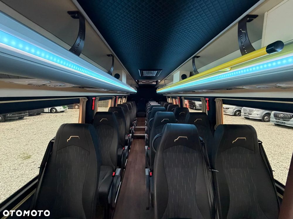 Mercedes-Benz Sprinter 519 - 21