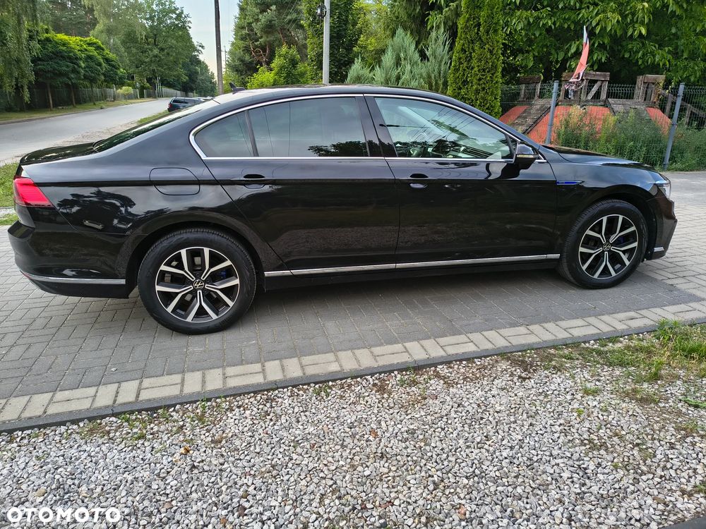 Volkswagen Passat - 10