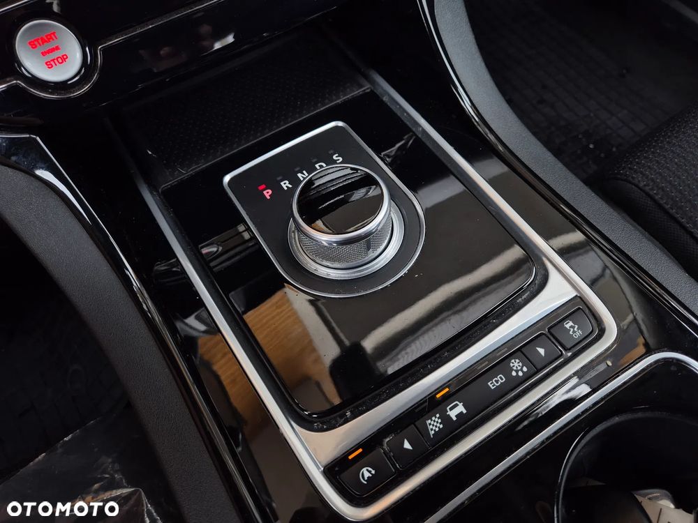 Jaguar XE 2.0 D Pure - 13