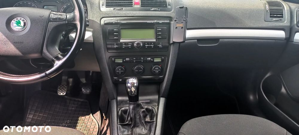 Skoda Octavia 1.6 Ambiente - 11