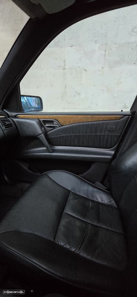 Mercedes-Benz E 300 TD Classic - 12