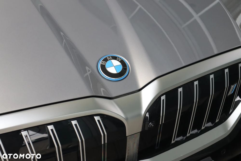 BMW i5 - 8