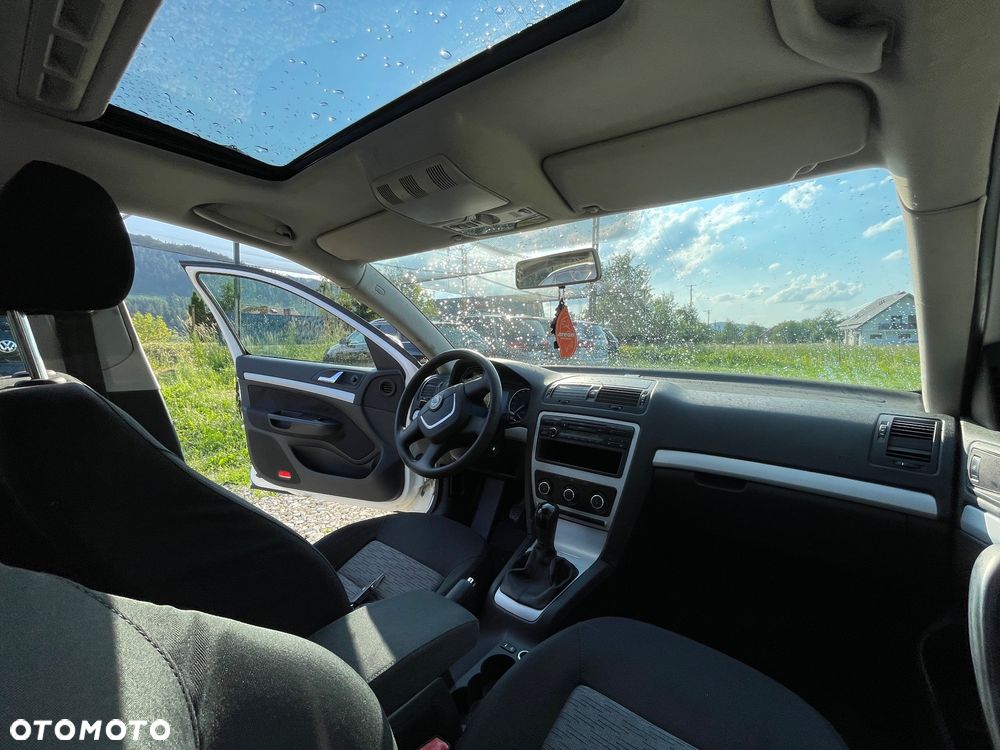 Skoda Octavia 1.6 Combi Style - 17