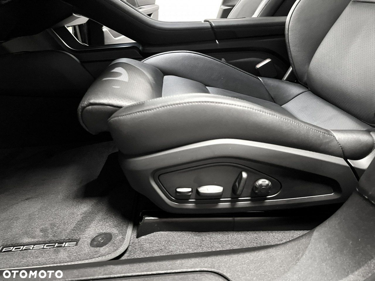 Porsche Taycan Sport Turismo Performance Plus - 31