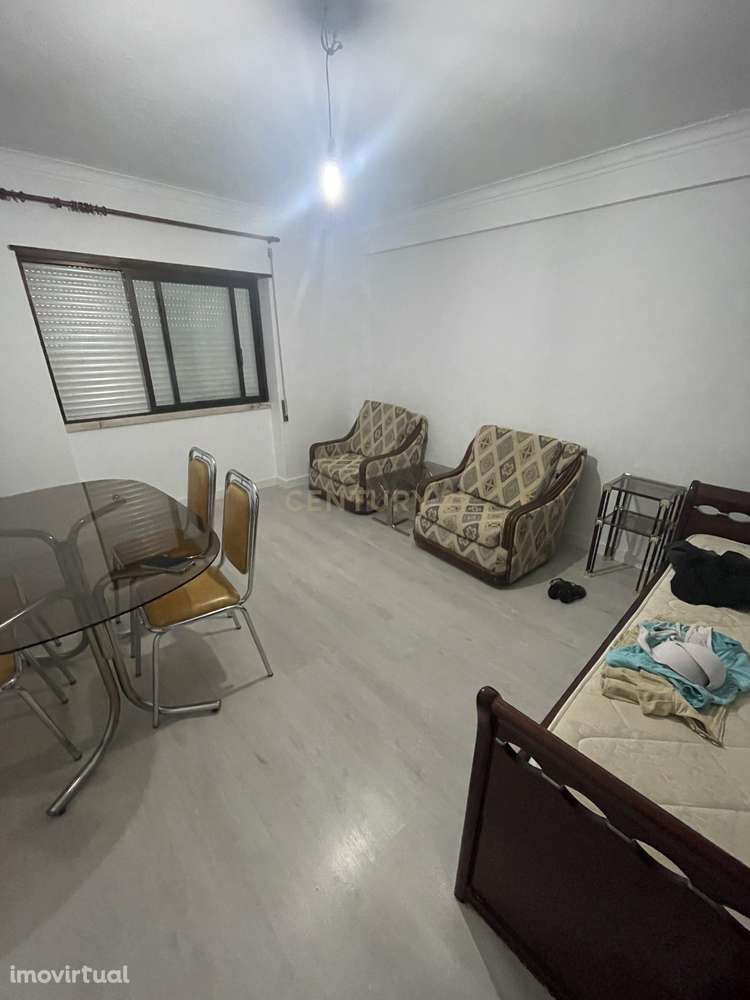 Apartamento com 1 divisão Assoalhada - Remodelado com inquilino zona d - Grande imagem: 4/10