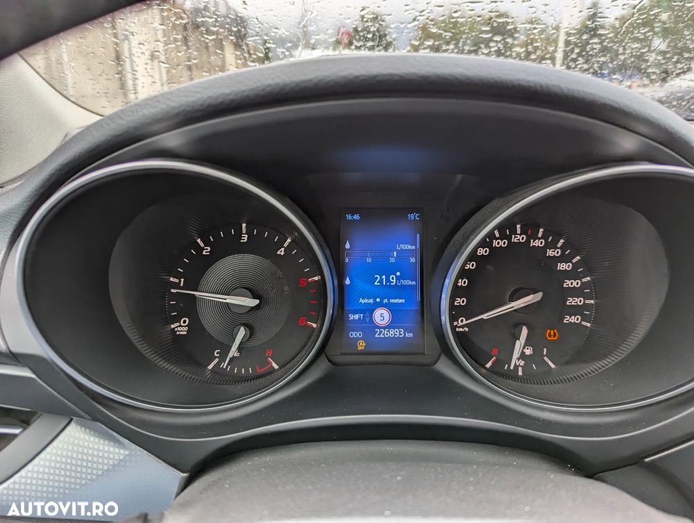 Toyota Avensis 2.0 D-4D Executive - 12