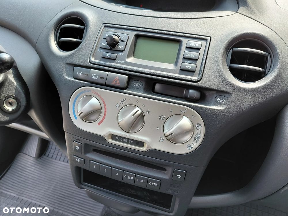 Toyota Yaris 1.0 Luna MM - 9