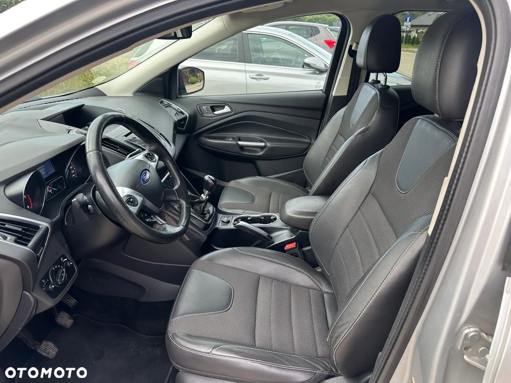 Ford Kuga 2.0 TDCi 2x4 Titanium - 16
