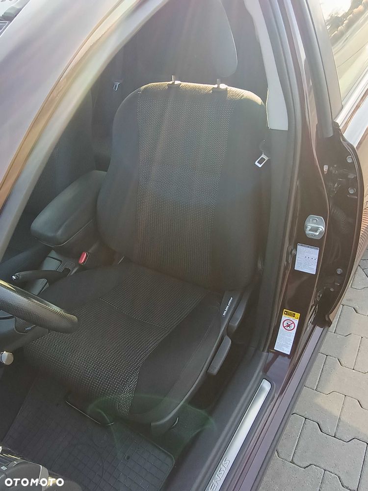Toyota Avensis - 2