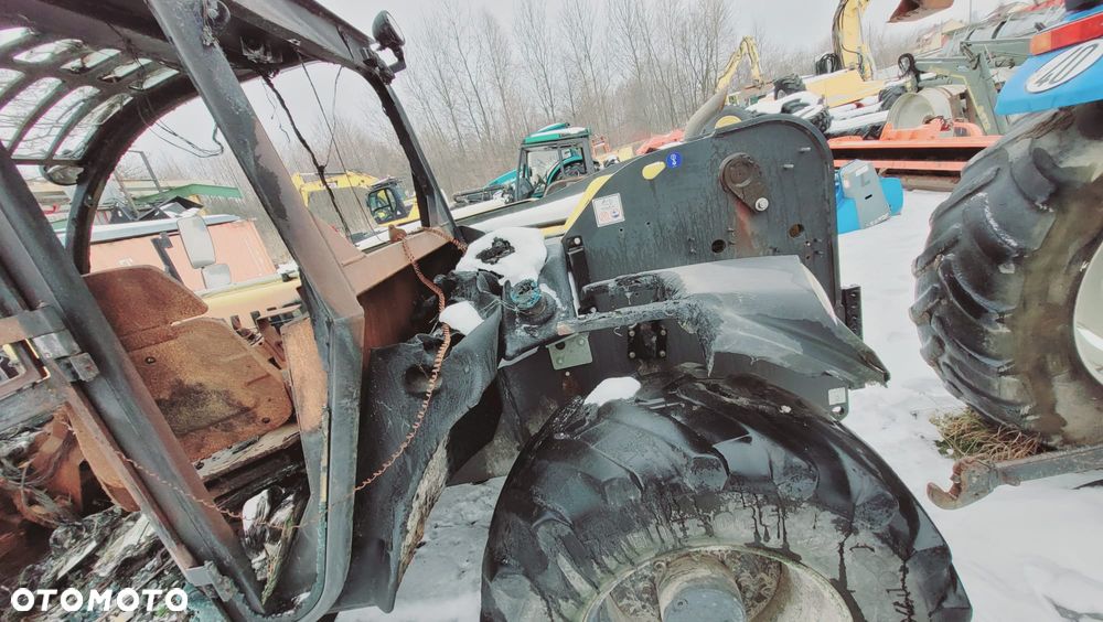 Spalona ładowarka New Holland TH 6.32 na części - 6