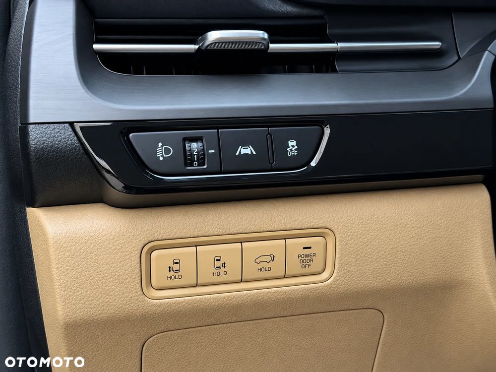 Kia Carnival - 13