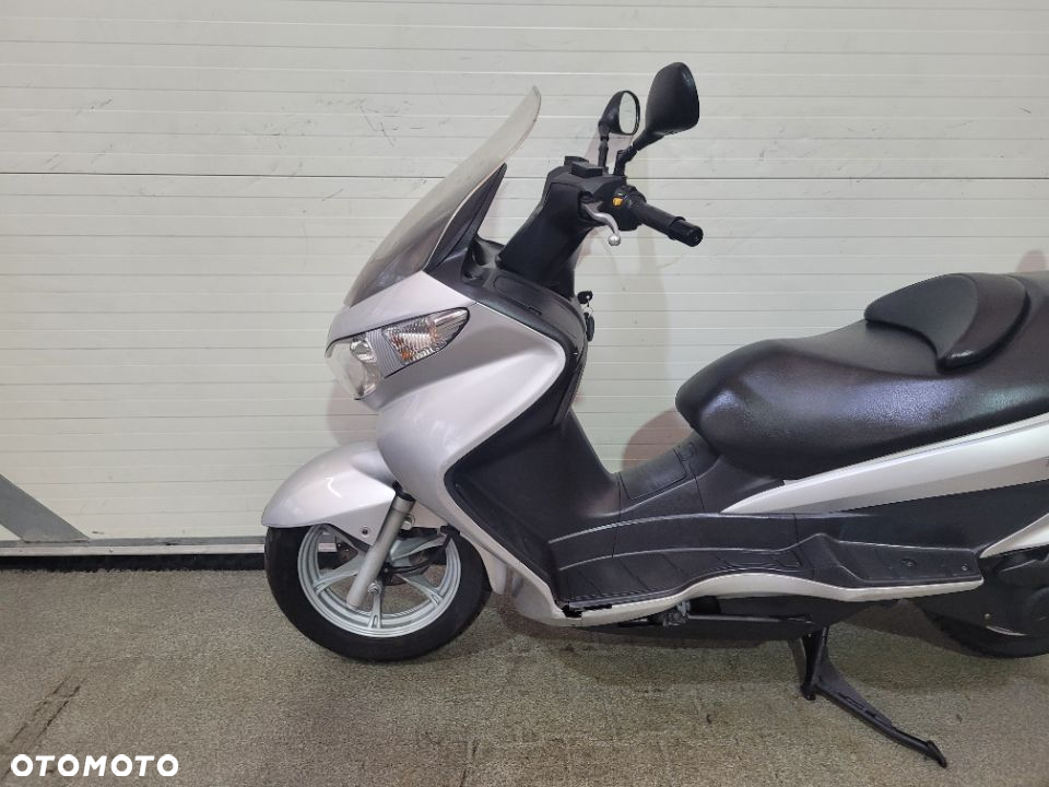 Suzuki Burgman - 10