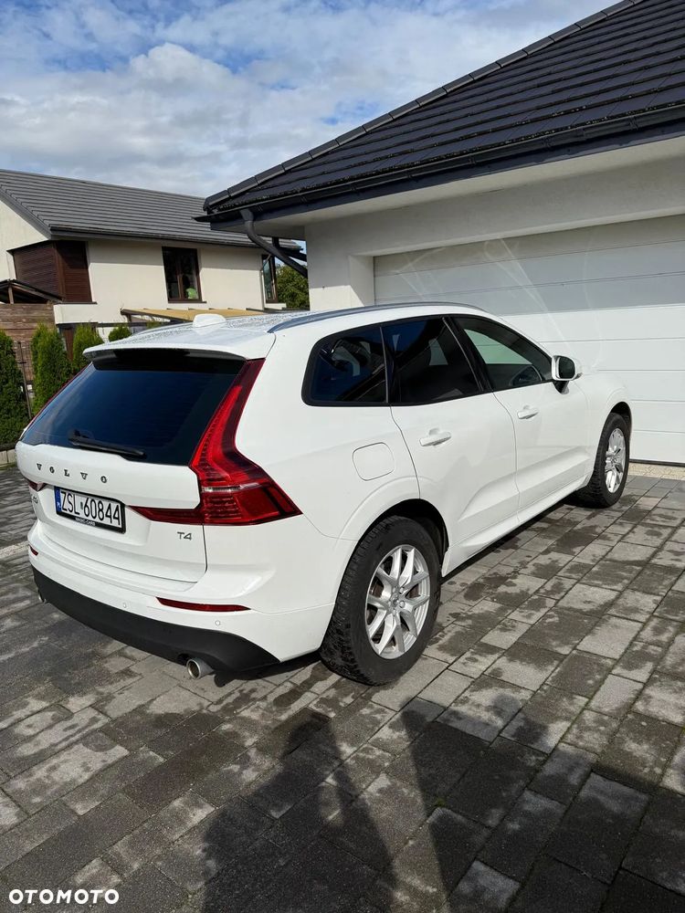 Volvo XC 60 T4 Momentum - 4