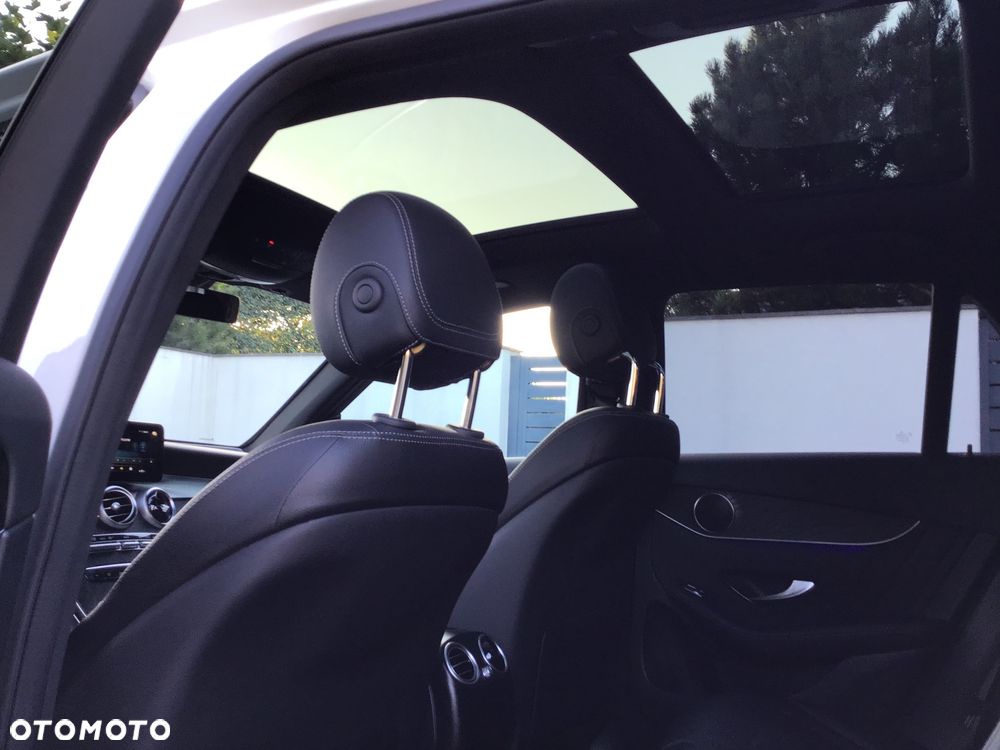 Mercedes-Benz GLC 300 4Matic 9G-TRONIC AMG Line Plus - 24